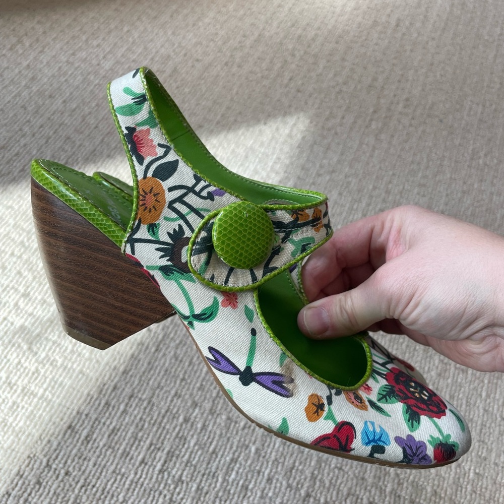 Floral Mary Jane Shoes with Green Interior. Not rated. 7.5. Adorable cloth shoes - Picture 5 of 10